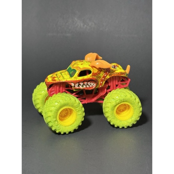 Spin Master Other - Monster Jam Truck Monster Mutt Rottweiler‎ Zombie Invasion